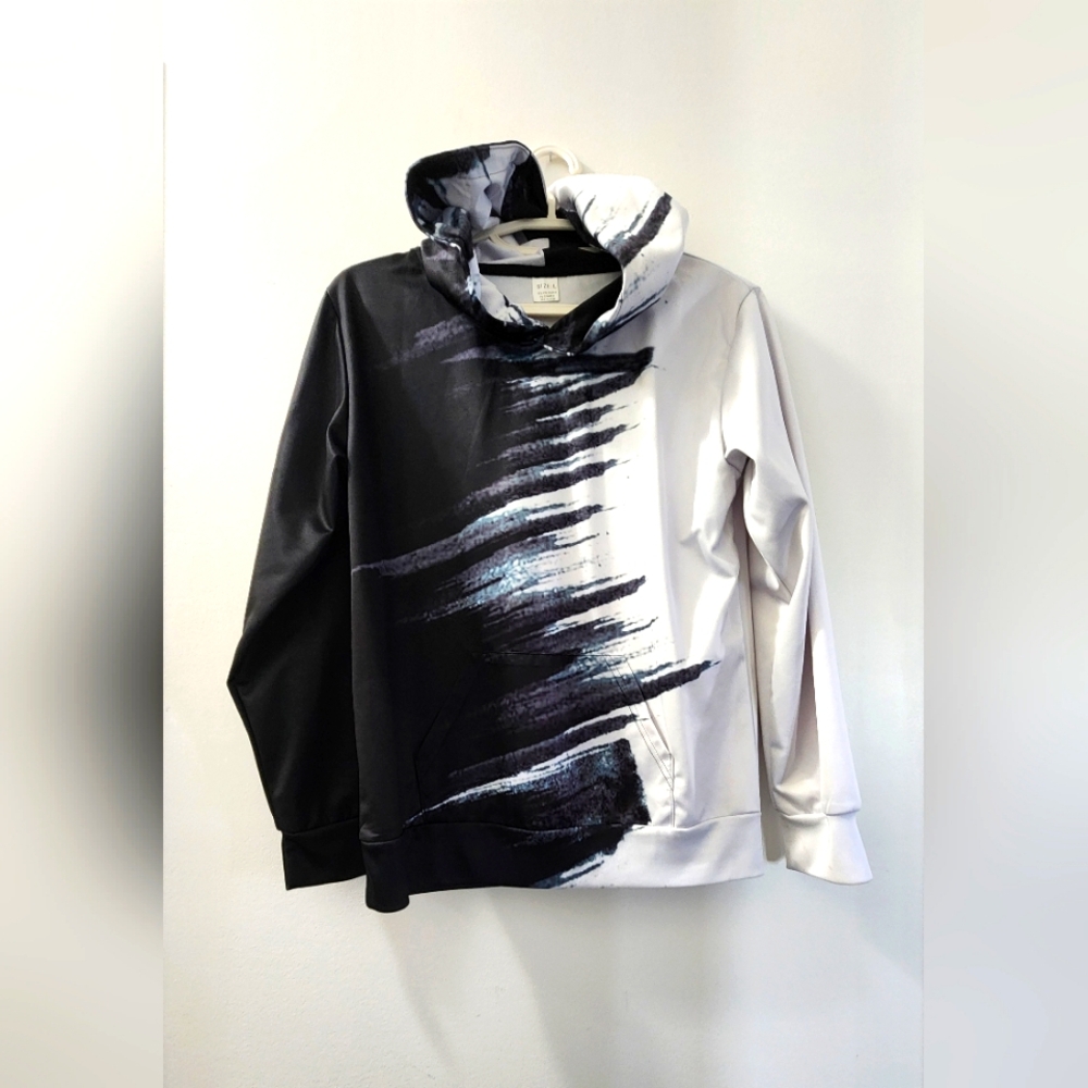 Black & White Boys L hoodie